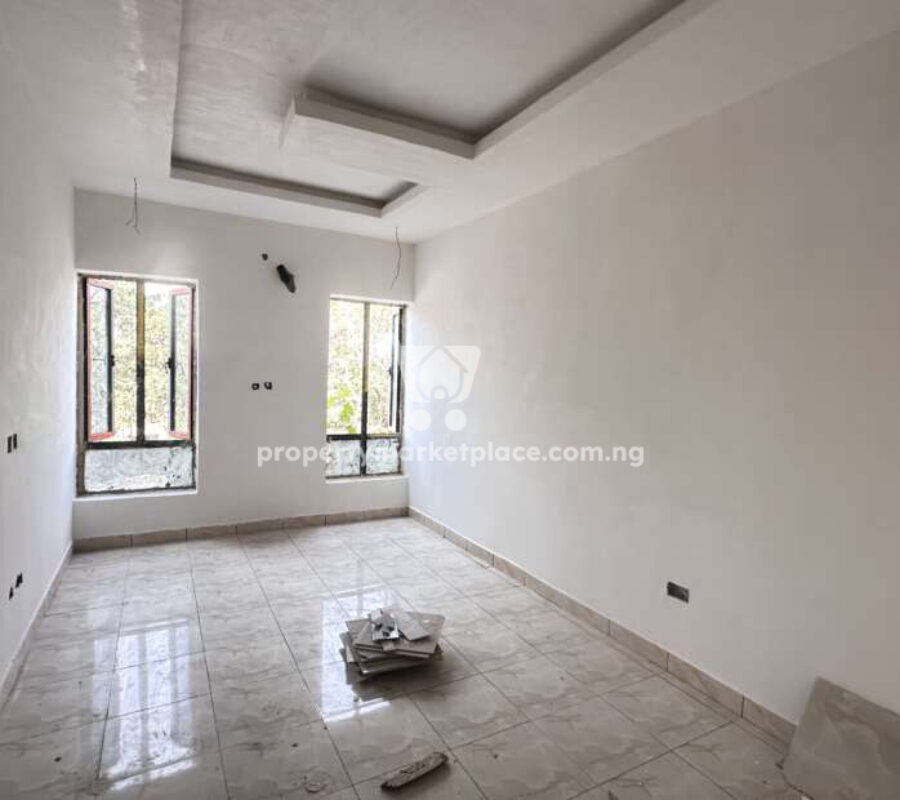Spacious 3 bedroom flat in a nice area with tarred roads
