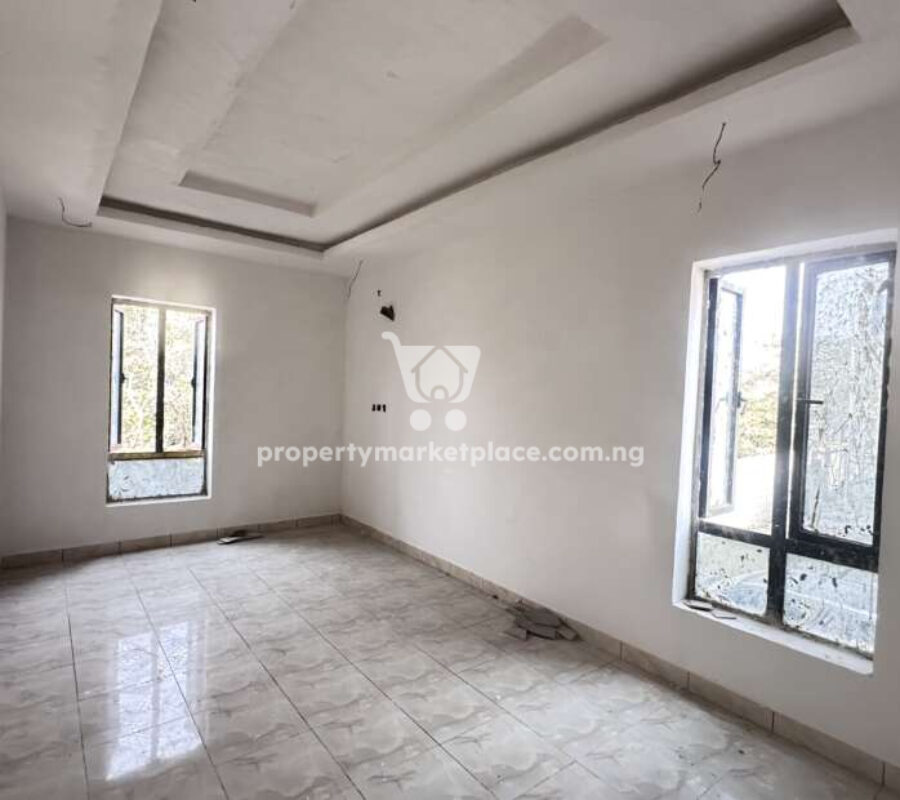 Spacious 3 bedroom flat in a nice area with tarred roads