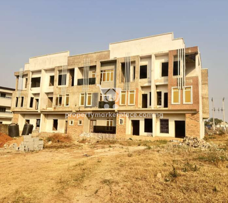 Massive 4 bedroom terrace duplex with Bq