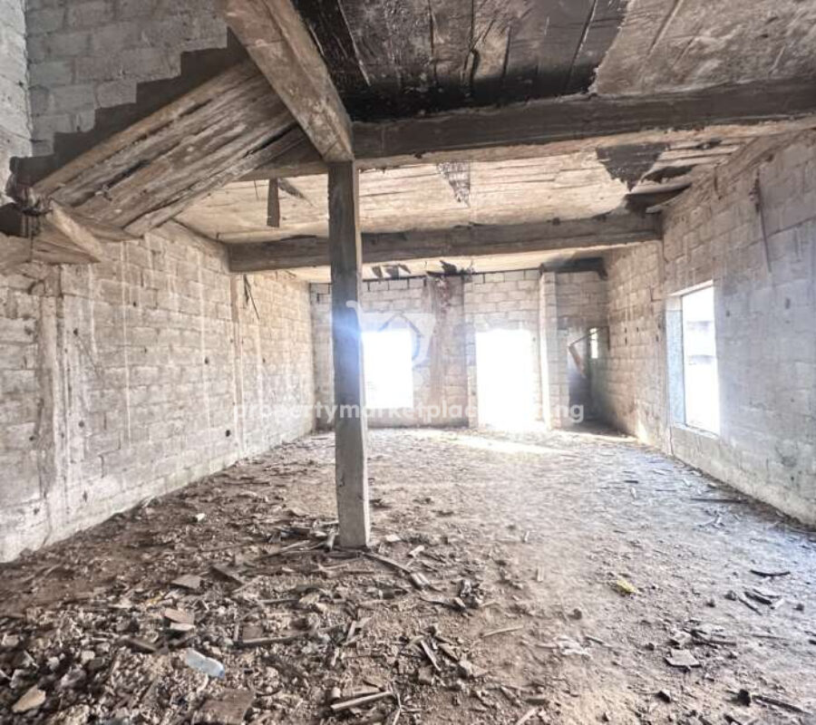Massive 4 bedroom terrace duplex with Bq