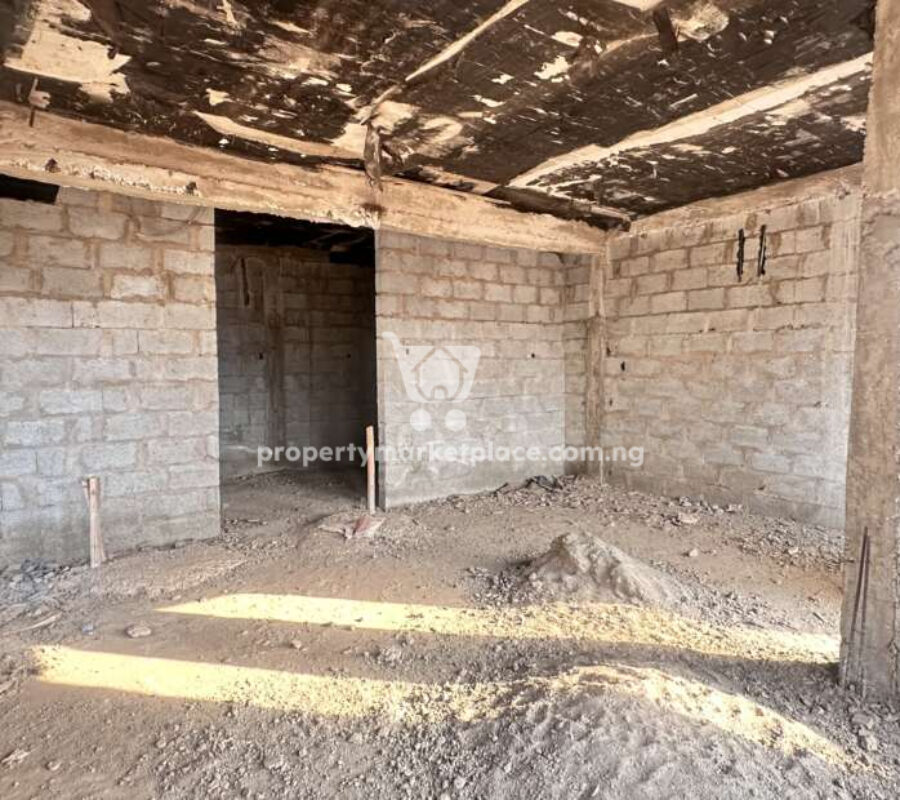 Massive 4 bedroom terrace duplex with Bq