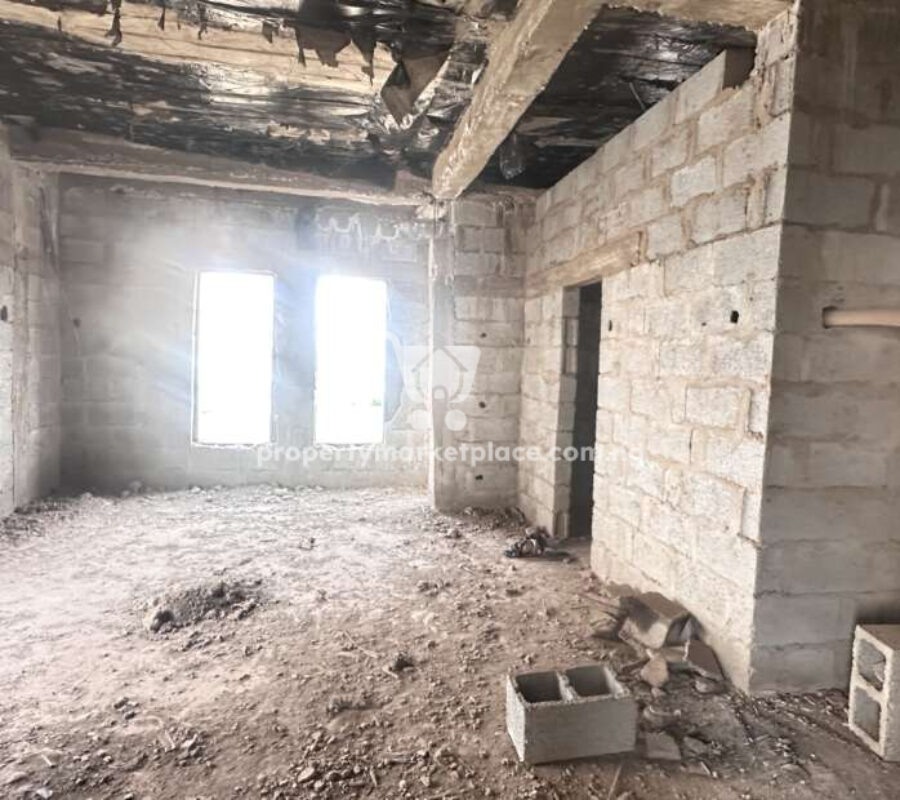 Massive 4 bedroom terrace duplex with Bq