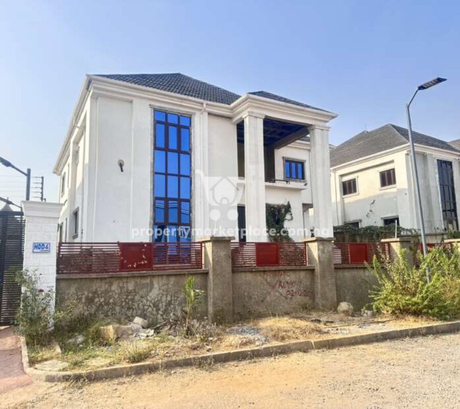 Massive 4 bedroom detached duplex in a secured estate