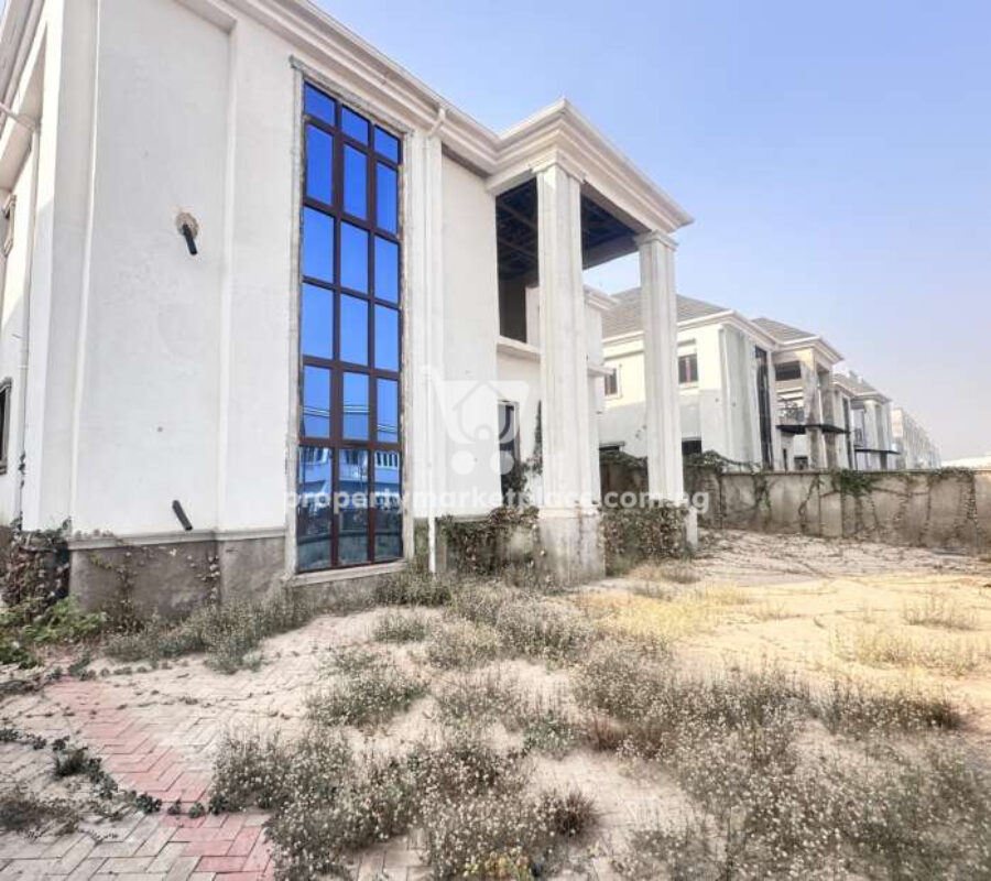 Massive 4 bedroom detached duplex in a secured estate