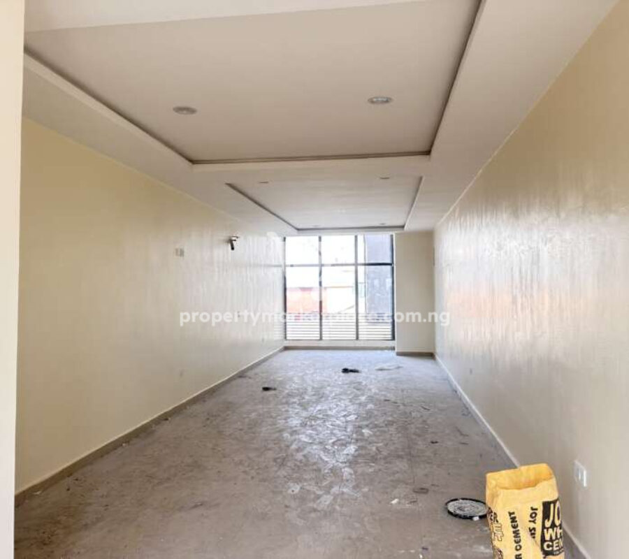 60sqm shop/office space in a nice area