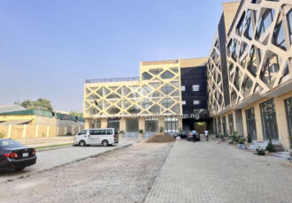 60sqm shop/office space in a nice area
