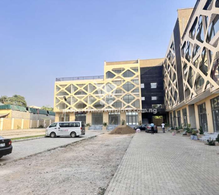 60sqm shop/office space in a nice area