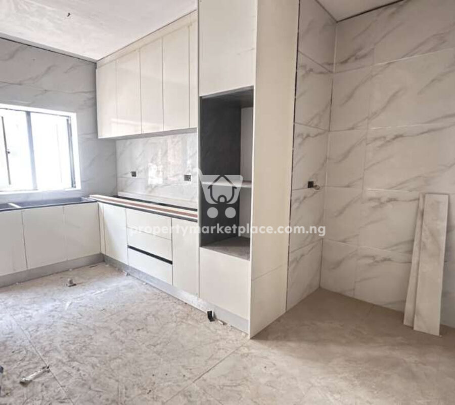 Luxurious 3 bedroom flat in a nice area