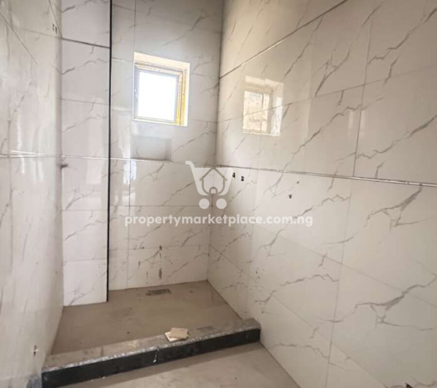Luxurious 3 bedroom flat in a nice area