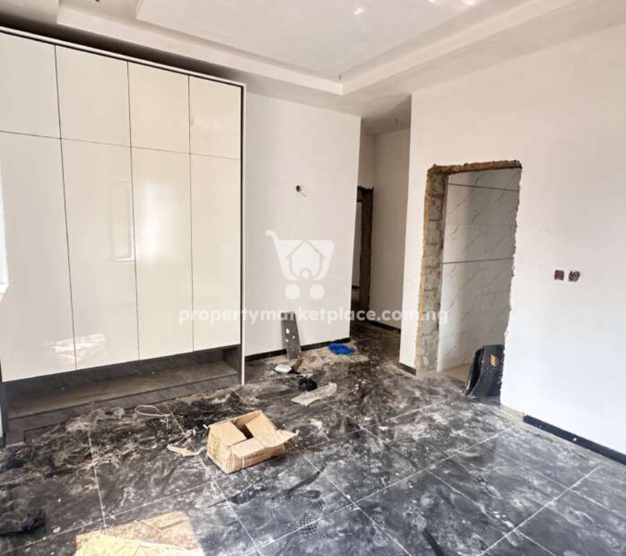 Luxurious 3 bedroom flat in a nice area