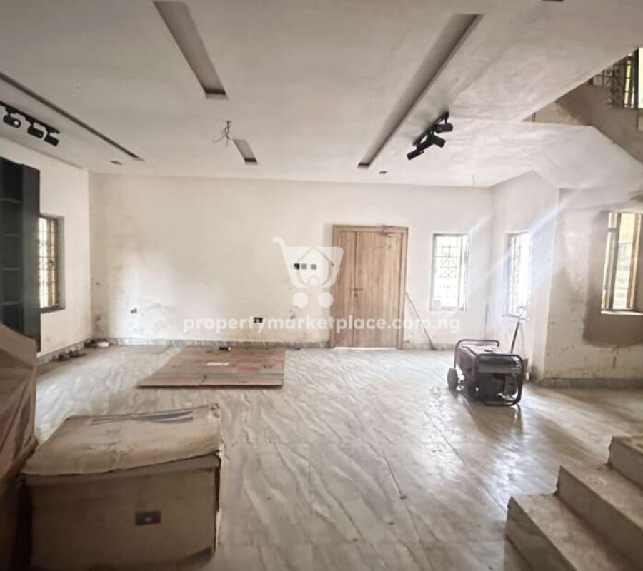 Luxurious 4 bedroom detached duplex with Bq