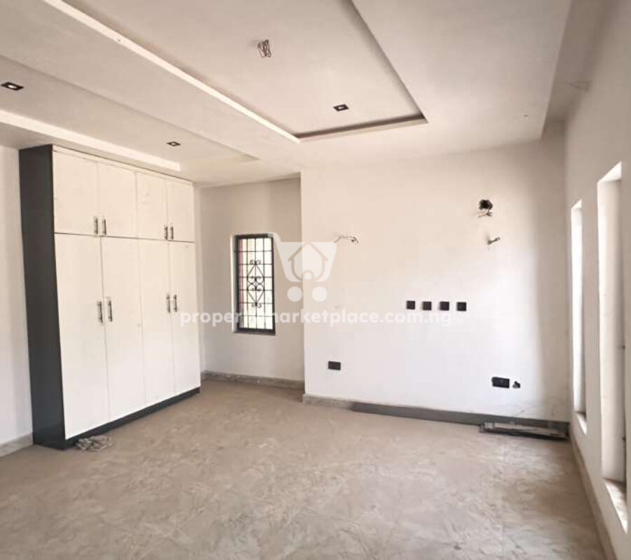 Luxurious 4 bedroom detached duplex with Bq