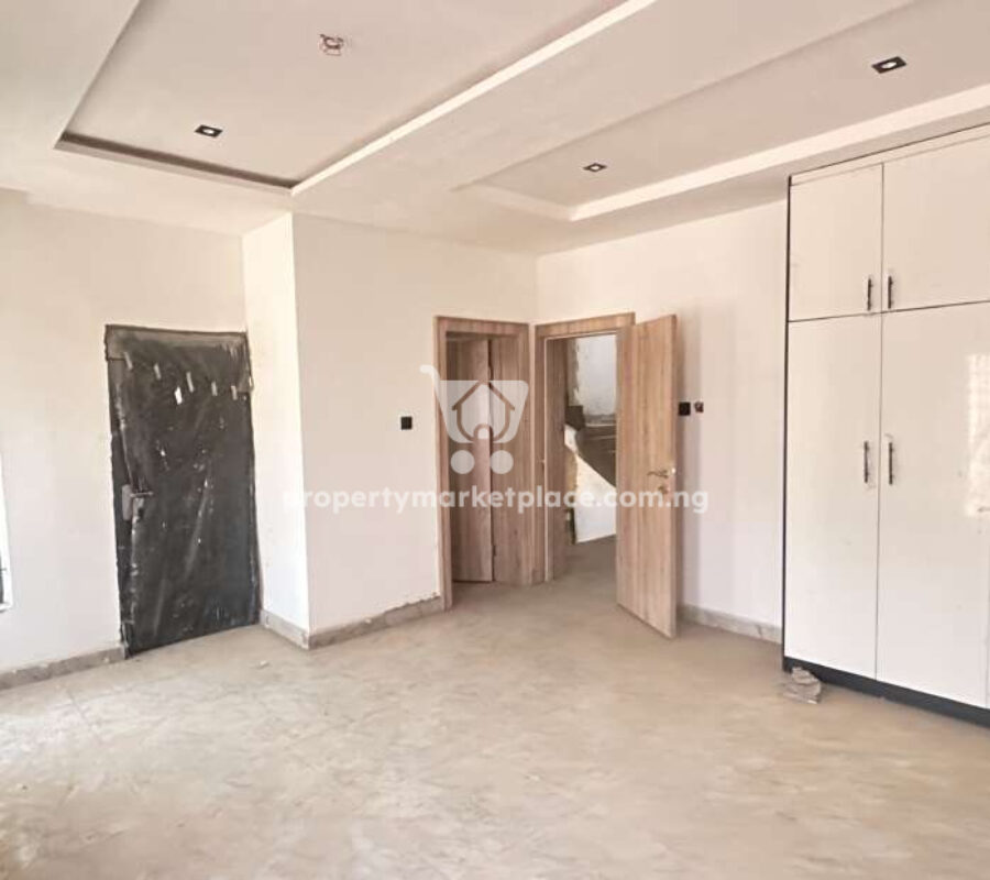 Luxurious 4 bedroom detached duplex with Bq