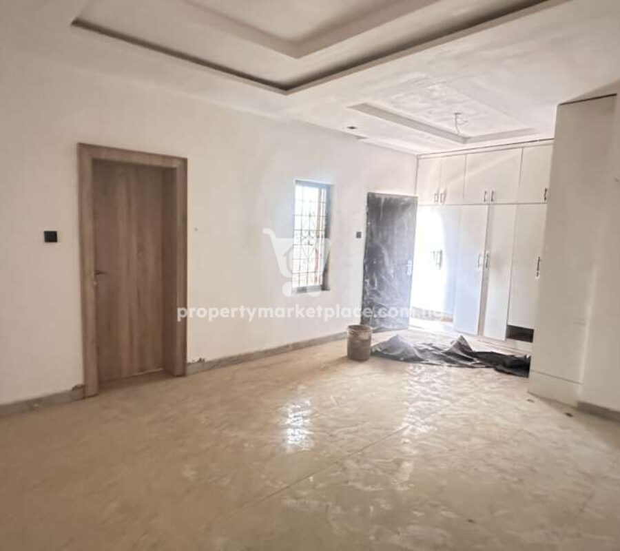 Luxurious 4 bedroom detached duplex with Bq