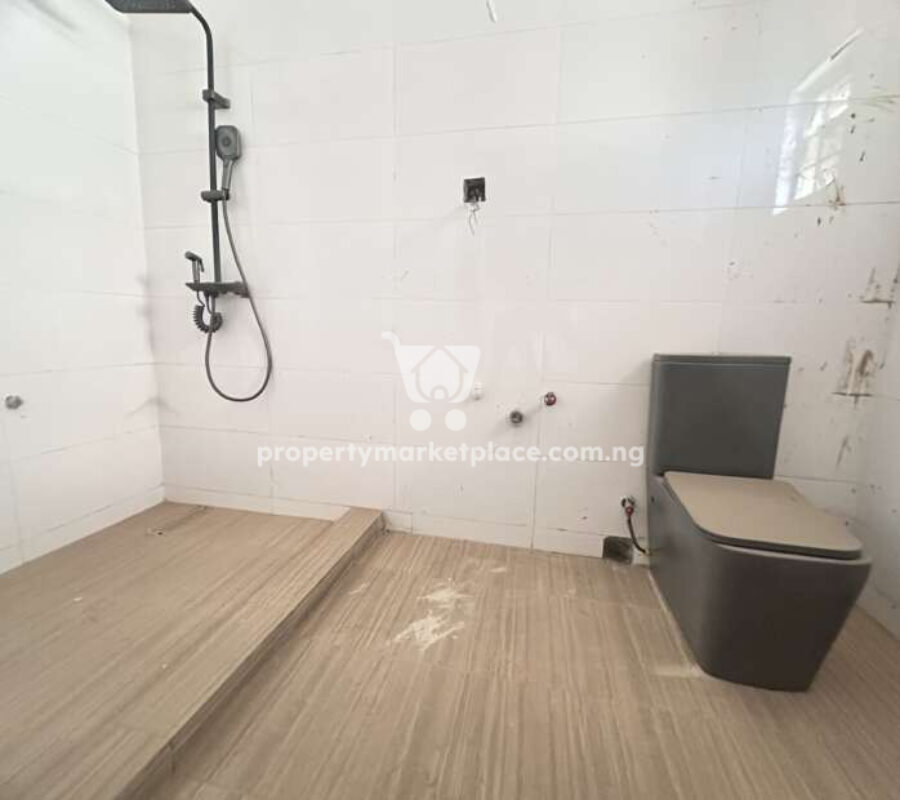 Luxurious 4 bedroom detached duplex with Bq