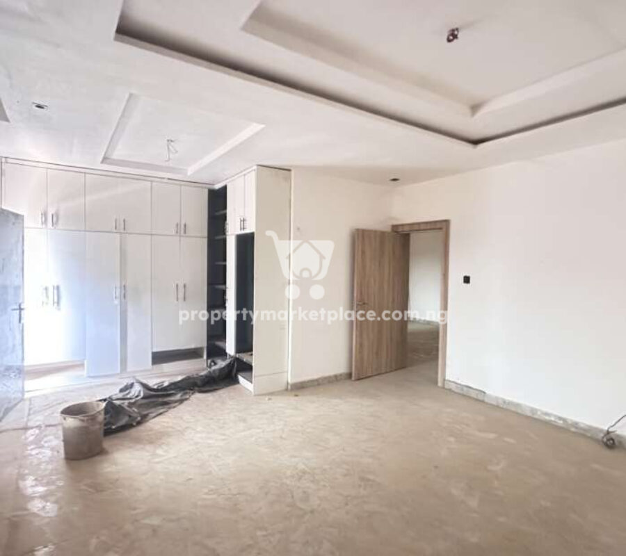 Luxurious 4 bedroom detached duplex with Bq