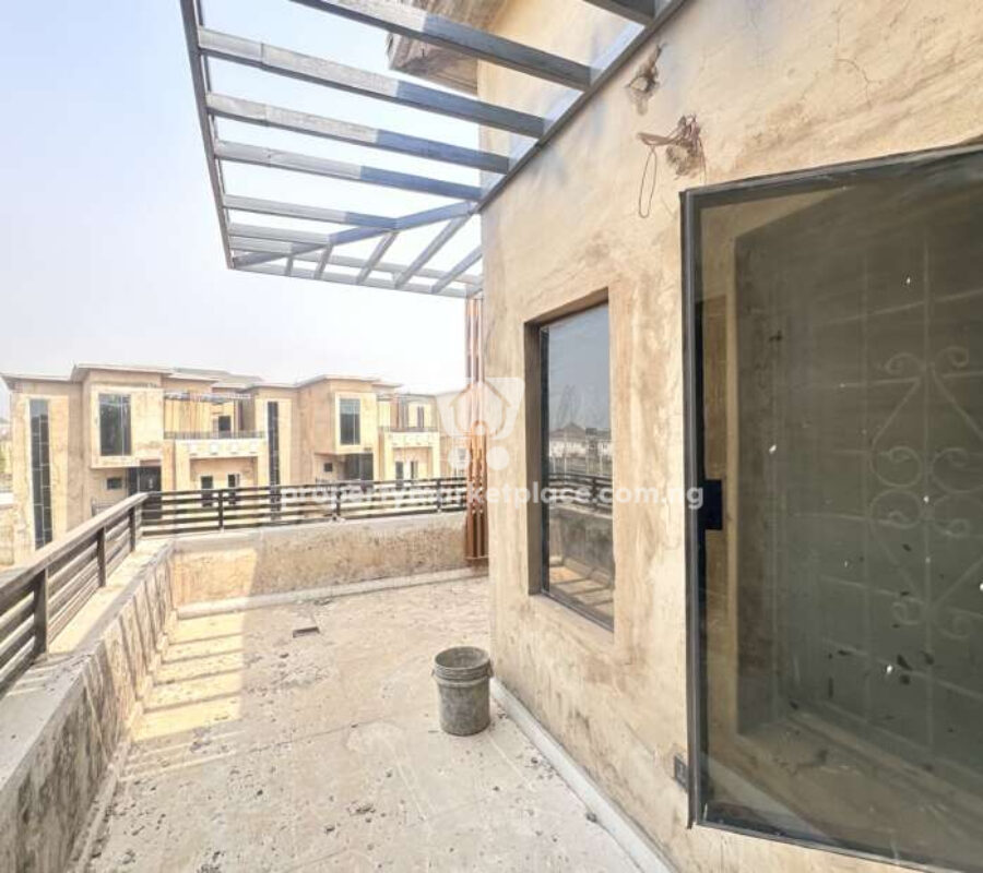 Luxurious 4 bedroom detached duplex with Bq