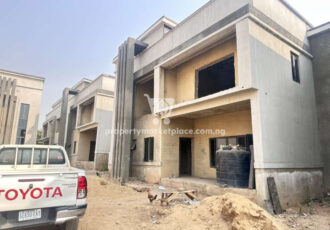 4 bedroom semi detached duplex with Bq (semi-finished)