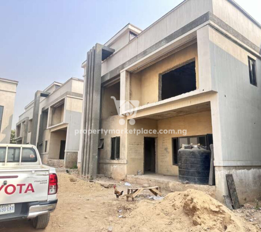 4 bedroom semi detached duplex with Bq (semi-finished)