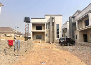 Massive 4 bedroom detached duplex with Bq (semi-finished)