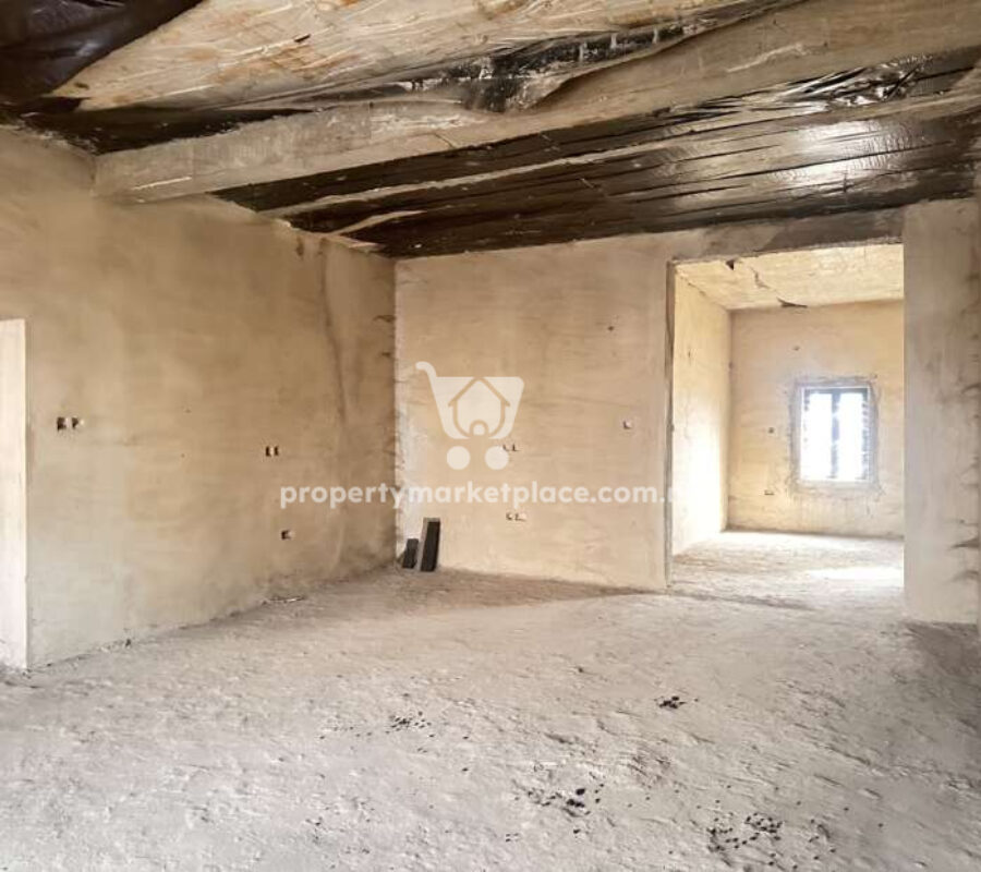 4 bedroom semi detached duplex with Bq (semi-finished)