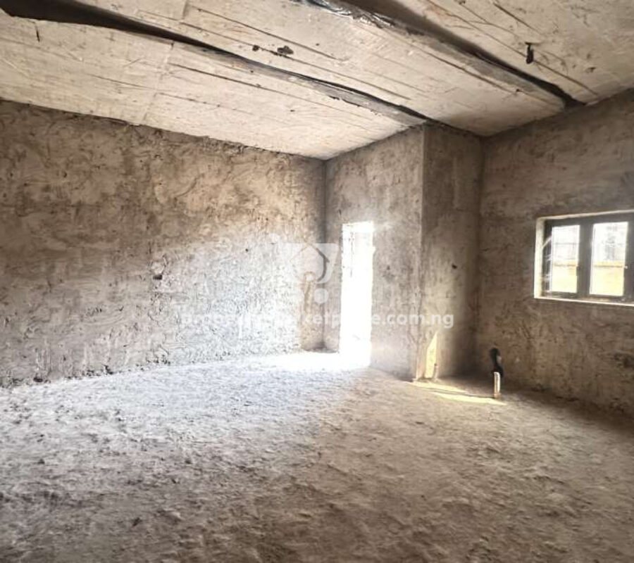 4 bedroom semi detached duplex with Bq (semi-finished)