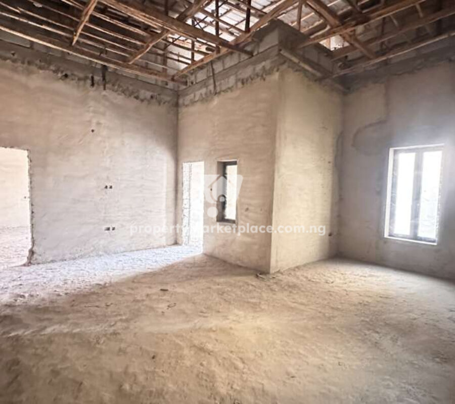 4 bedroom semi detached duplex with Bq (semi-finished)