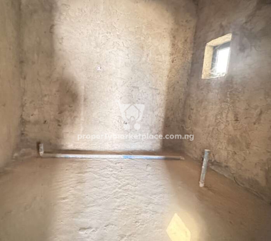 4 bedroom semi detached duplex with Bq (semi-finished)