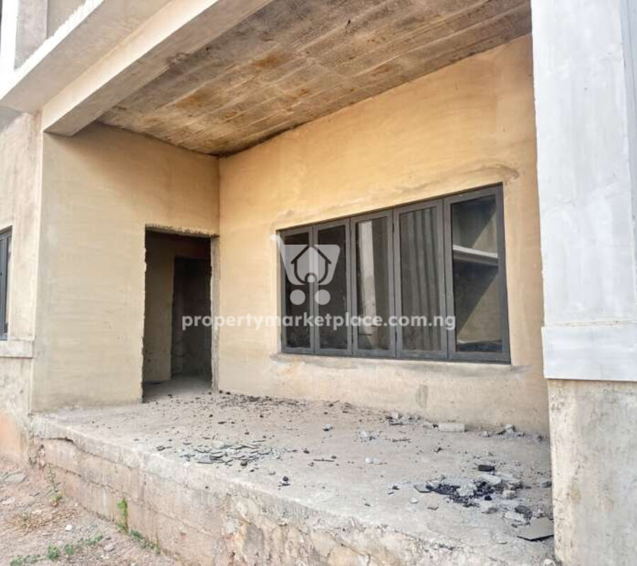4 bedroom semi detached duplex with Bq (semi-finished)