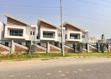 Luxurious 4 bedroom terrace duplex with Bq