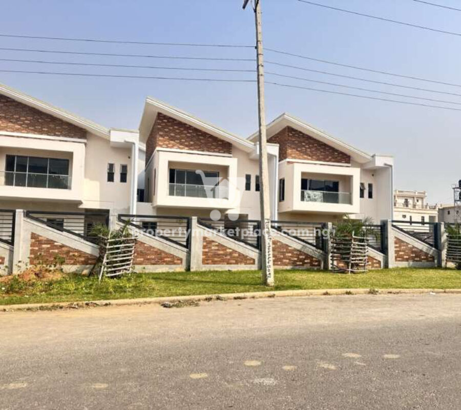 Luxurious 4 bedroom terrace duplex with Bq