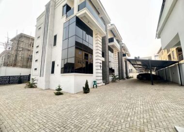 Smart 4 bedroom terrace duplex with Bq