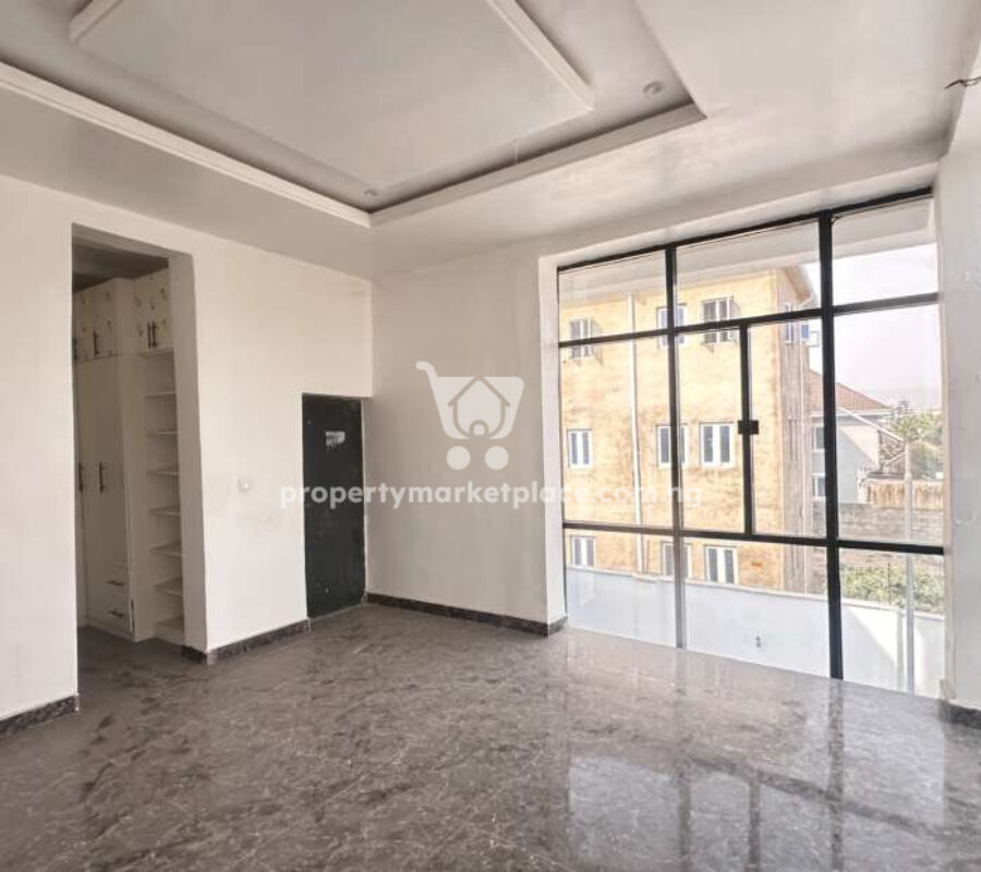 Smart 4 bedroom terrace duplex with Bq