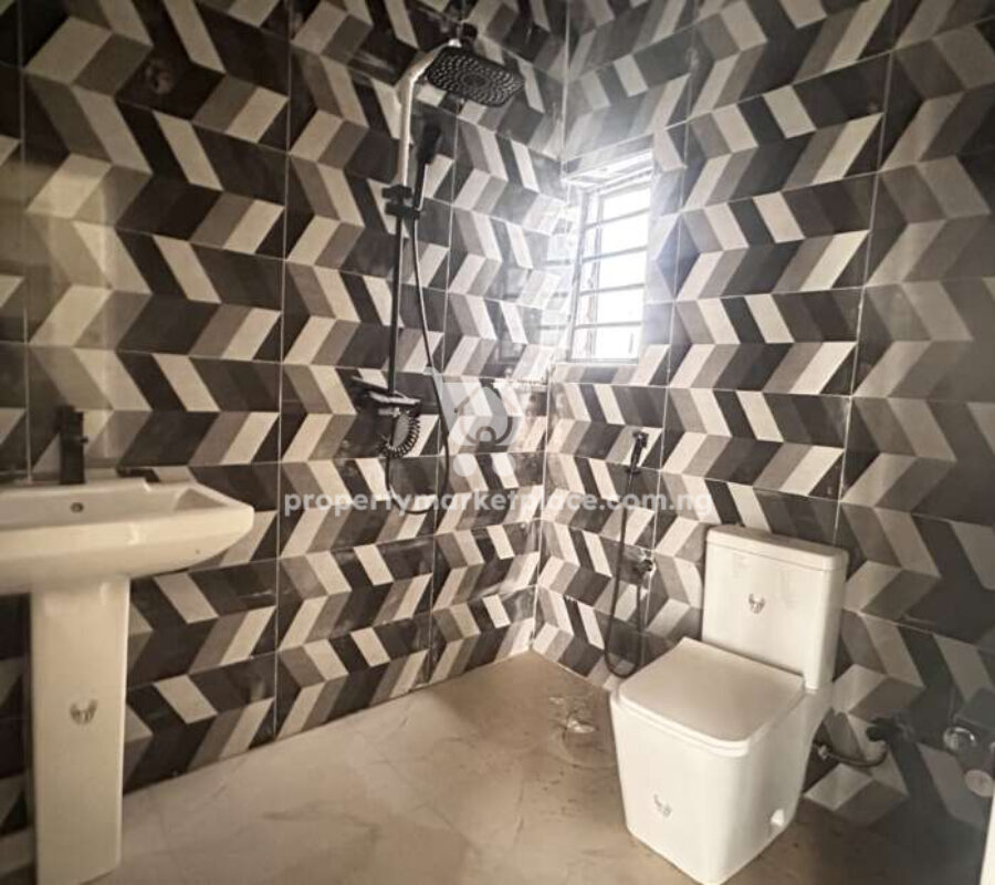 Smart 4 bedroom terrace duplex with Bq