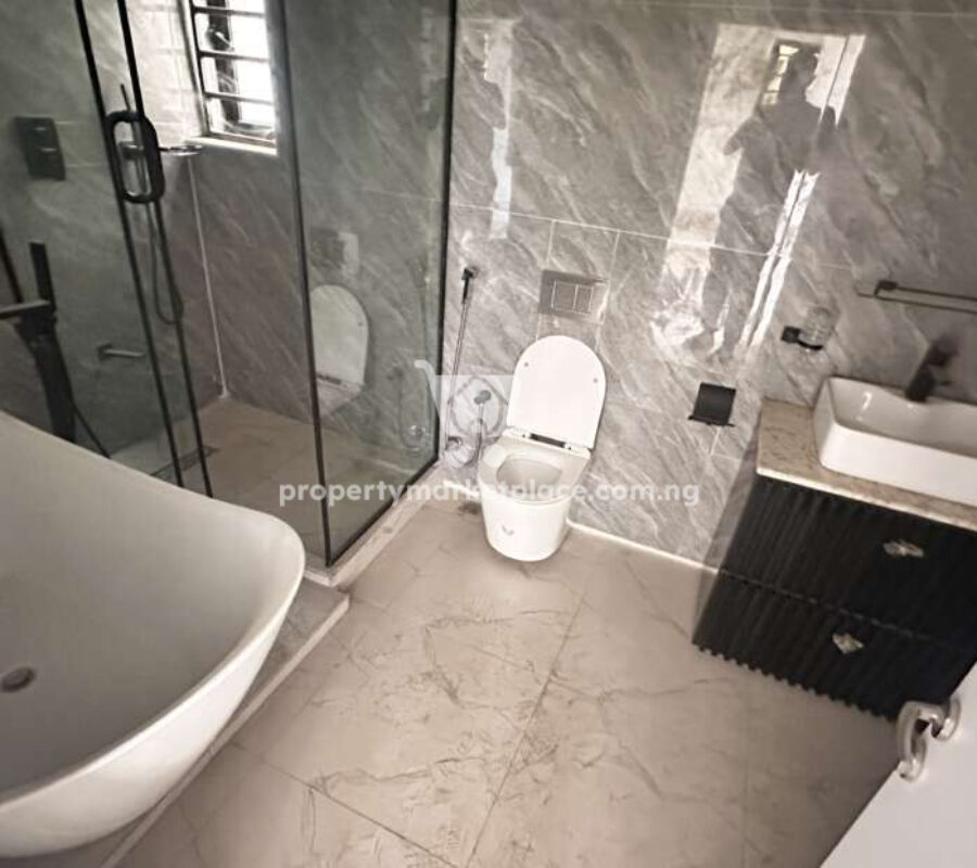 Smart 4 bedroom terrace duplex with Bq