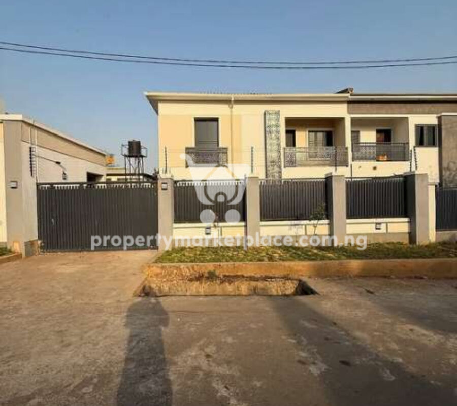 Exquisite 5 bedroom semi-detached duplex with 2 rooms Bq