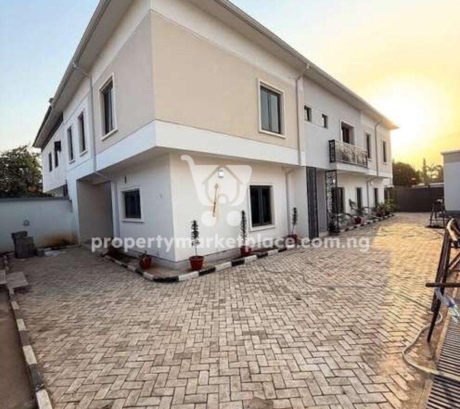Exquisite 5 bedroom semi-detached duplex with 2 rooms Bq