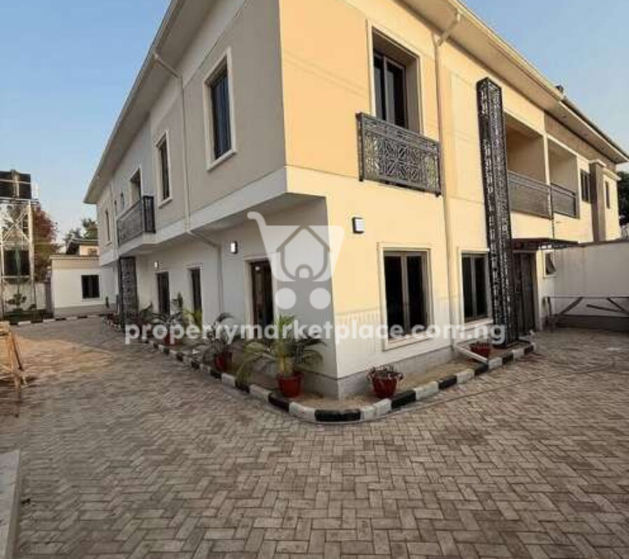 Exquisite 5 bedroom semi-detached duplex with 2 rooms Bq