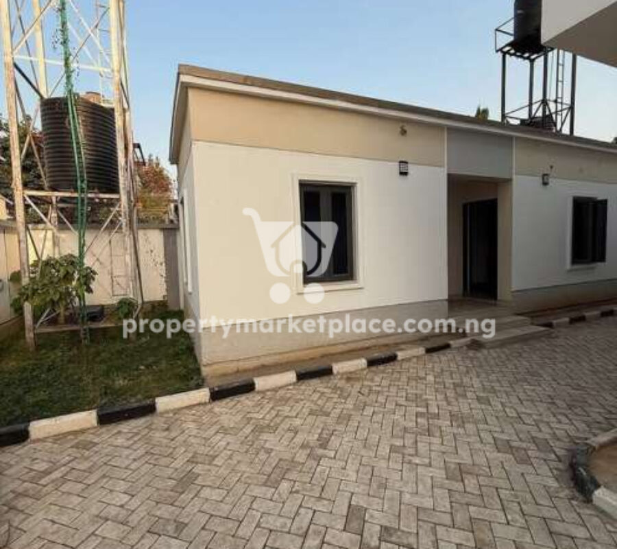 Exquisite 5 bedroom semi-detached duplex with 2 rooms Bq
