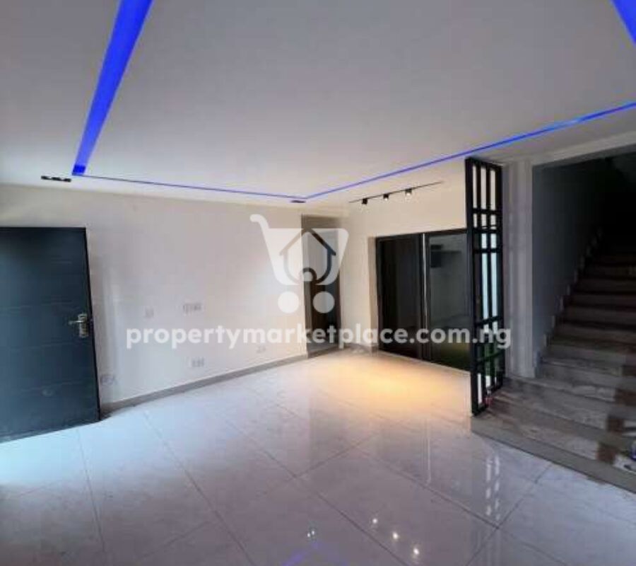 Exquisite 5 bedroom semi-detached duplex with 2 rooms Bq