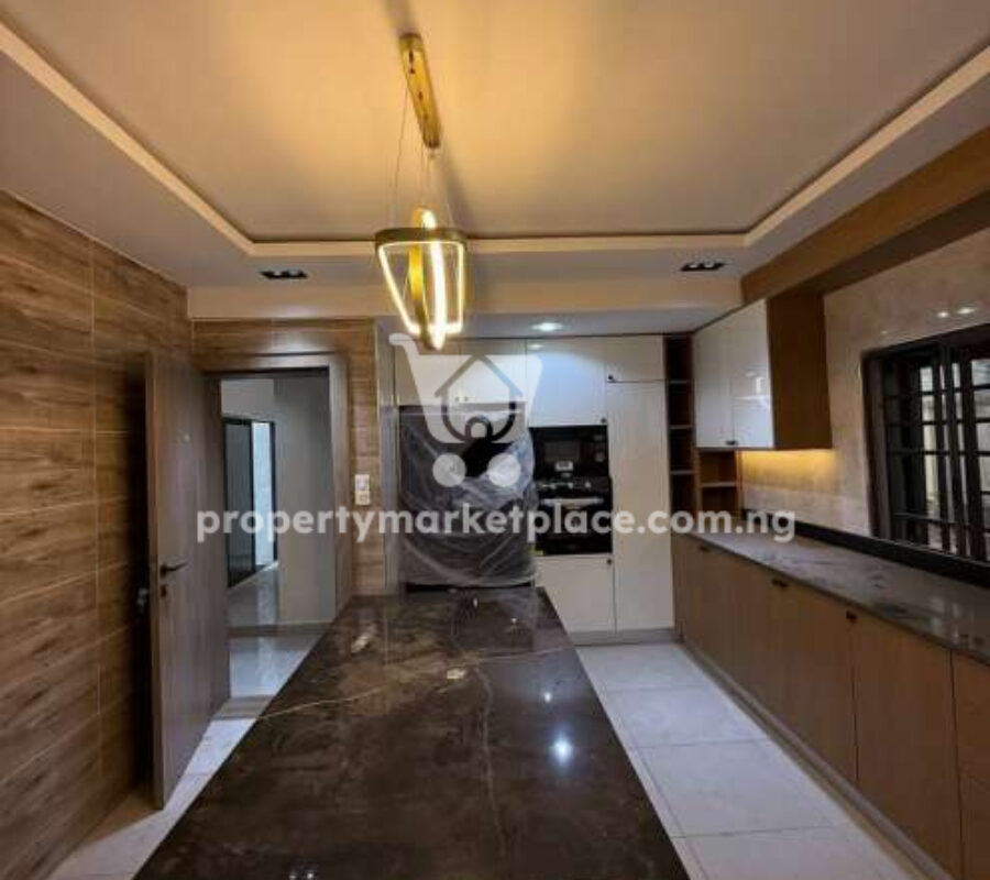 Exquisite 5 bedroom semi-detached duplex with 2 rooms Bq