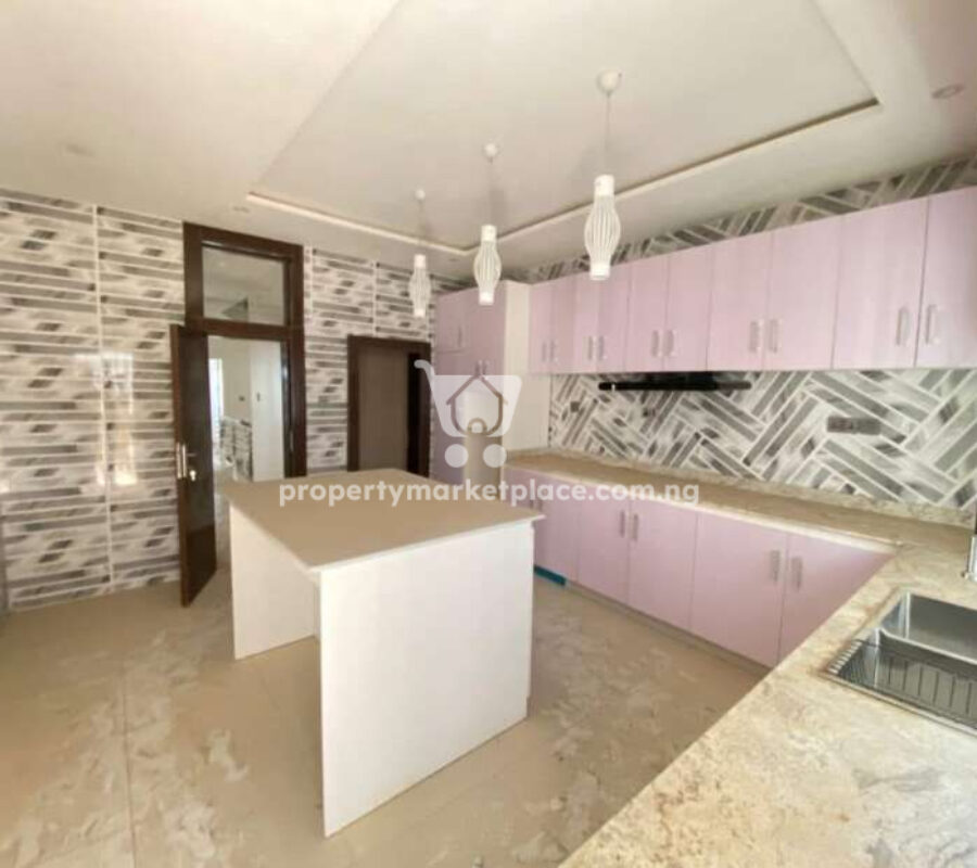 4 bedroom terrace duplex with Bq