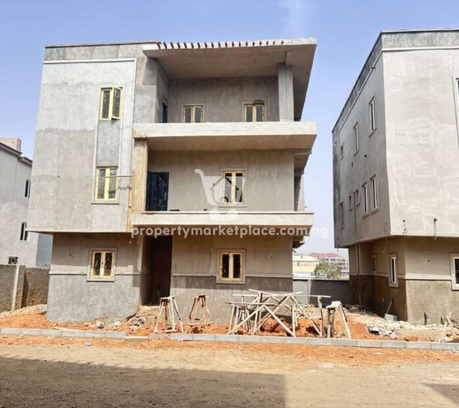 Solidly built 5 bedroom detached duplex with Bq