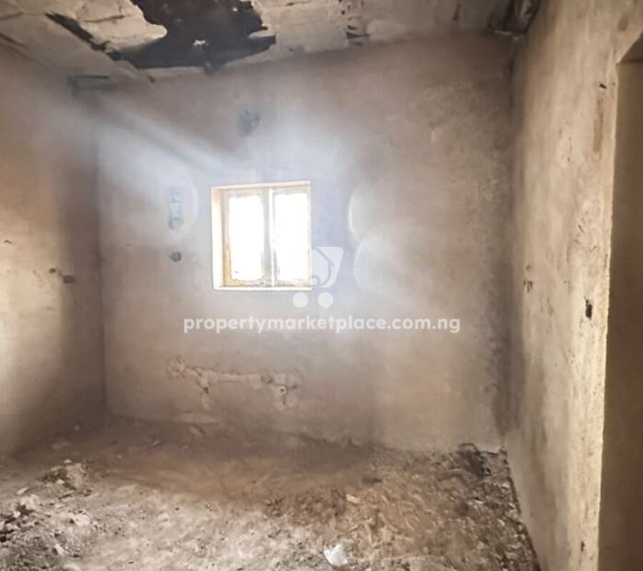 Solidly built 5 bedroom detached duplex with Bq