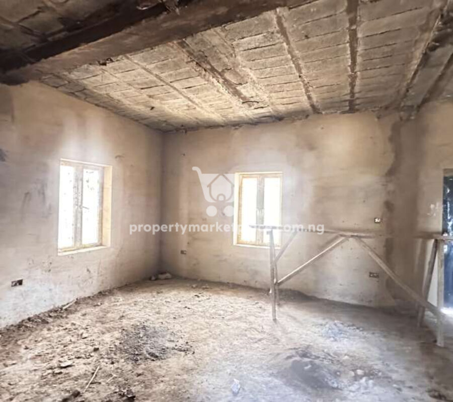 Solidly built 5 bedroom detached duplex with Bq