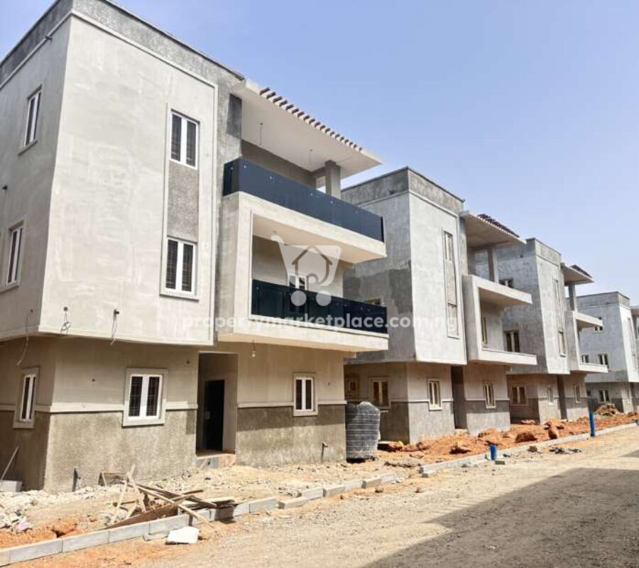 Solidly built 5 bedroom detached duplex with Bq