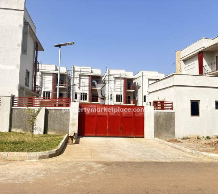 Exquisitely finished 5 bedroom terraced duplex with Bq