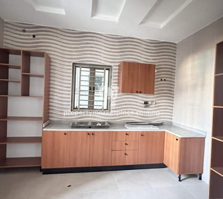 Exquisitely finished 5 bedroom terraced duplex with Bq