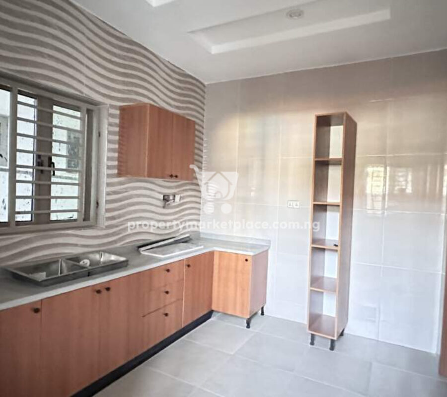 Exquisitely finished 5 bedroom terraced duplex with Bq