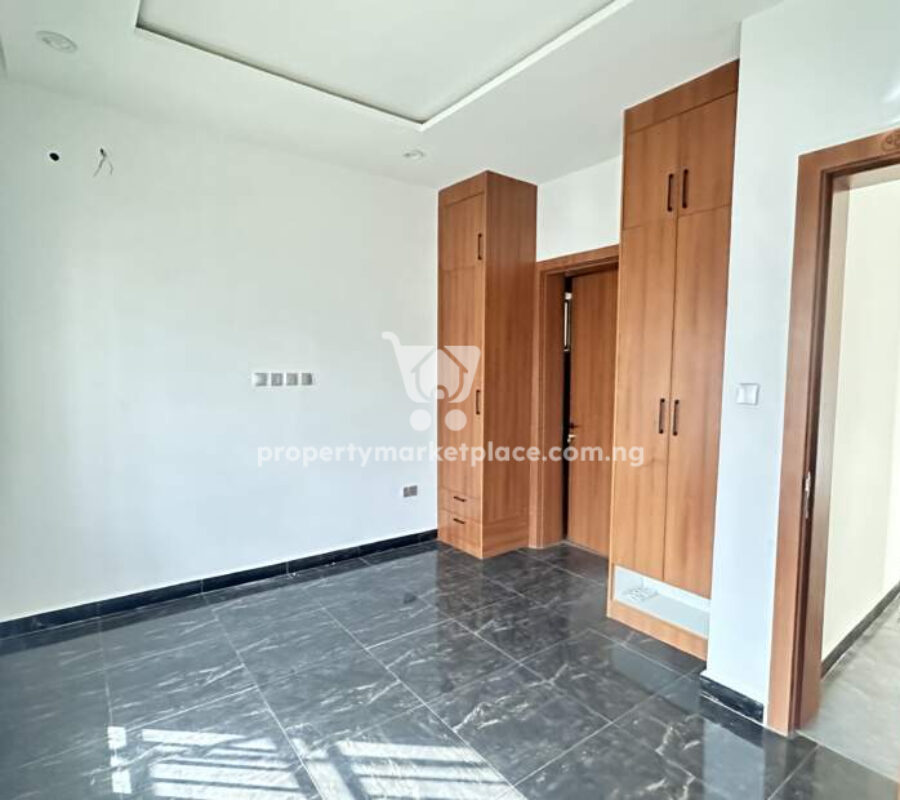 Exquisitely finished 5 bedroom terraced duplex with Bq
